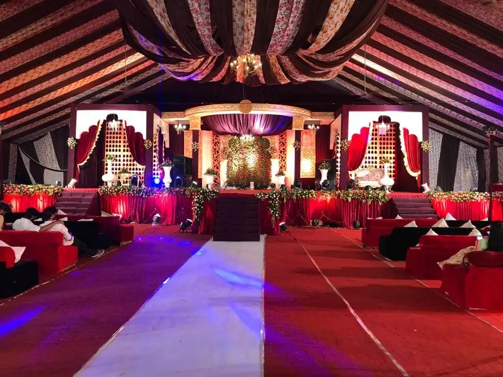 Floral mandap decor in a palace courtyard